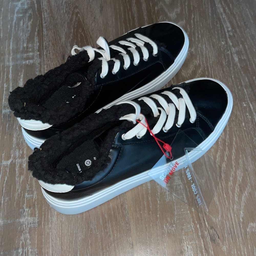 schutz black snkrs